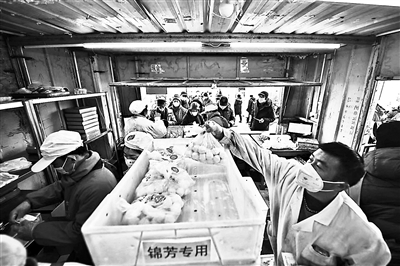 北京老字号门店现摇元宵热销
